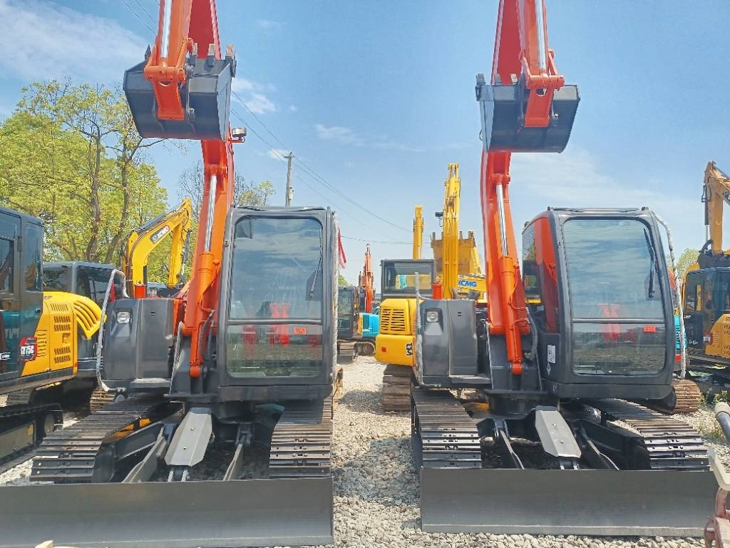 Hitachi ZX 70 - Pelle sur chenille: photos 2 Hitachi ZX 70 - Pelle sur chenille: photos 2