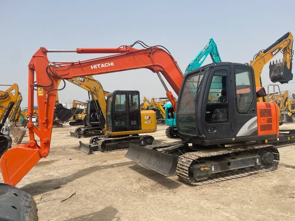 Hitachi ZX 70 - Pelle sur chenille: photos 1 Hitachi ZX 70 - Pelle sur chenille: photos 1