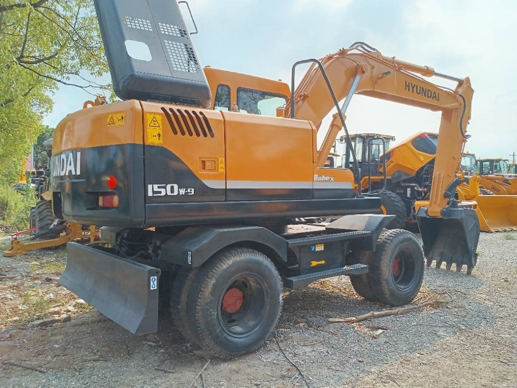 Hyundai R150W - Pelle sur pneus: photos 1 Hyundai R150W - Pelle sur pneus: photos 1