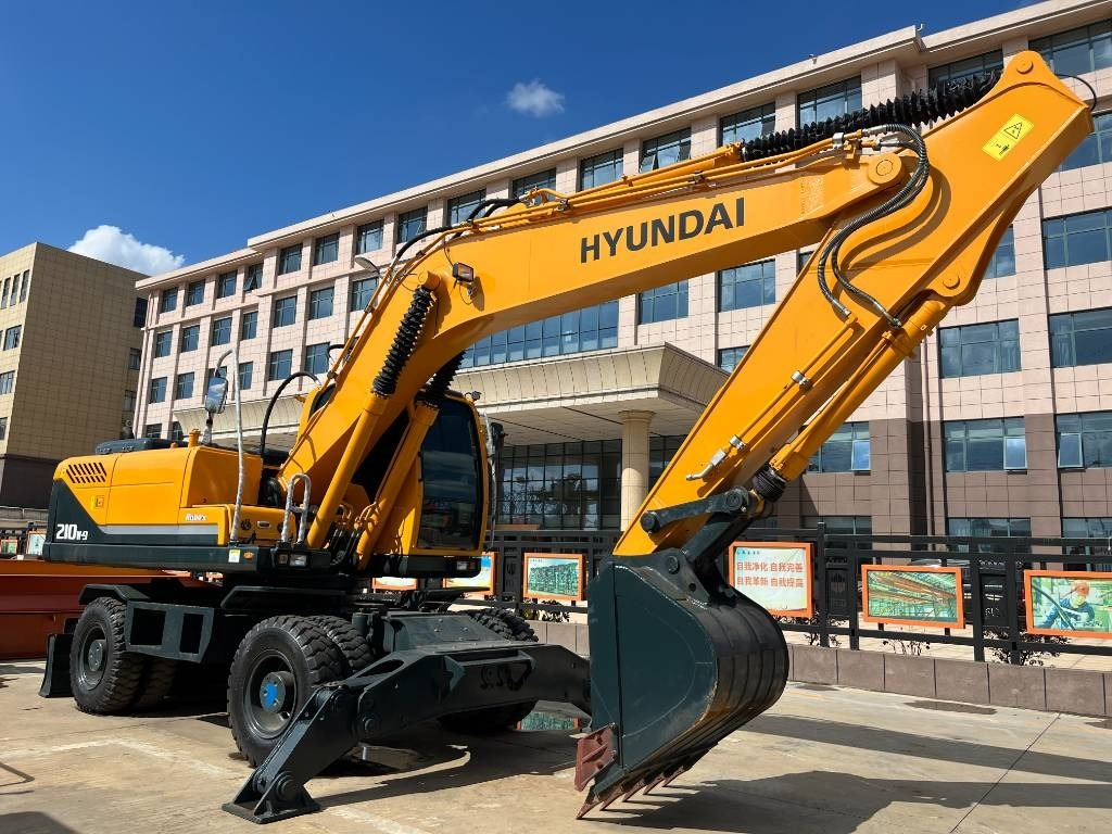 Hyundai R210W - Pelle sur pneus: photos 5 Hyundai R210W - Pelle sur pneus: photos 5
