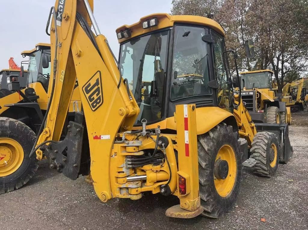 JCB 3CX - Tractopelle: photos 1 JCB 3CX - Tractopelle: photos 1