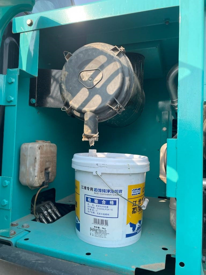 Kobelco SK 200 - Pelle sur chenille: photos 5 Kobelco SK 200 - Pelle sur chenille: photos 5