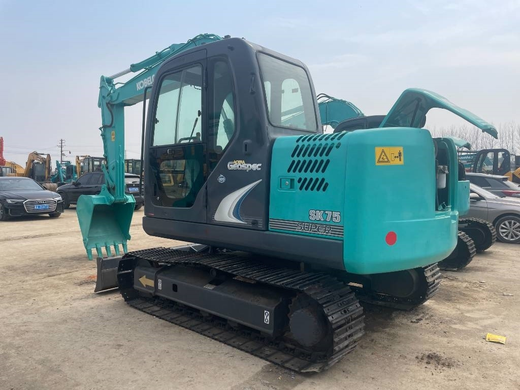 Kobelco SK 75 - Pelle sur chenille: photos 1 Kobelco SK 75 - Pelle sur chenille: photos 1