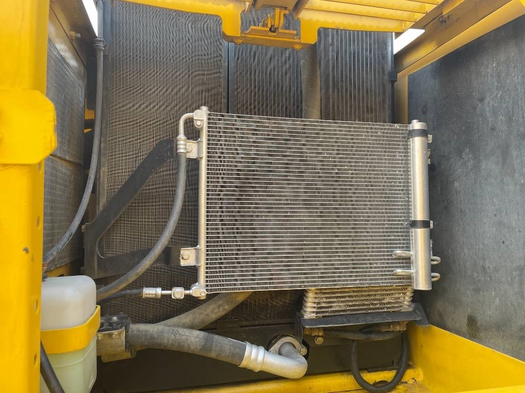 Komatsu PC 200 - Pelle sur chenille: photos 5 Komatsu PC 200 - Pelle sur chenille: photos 5