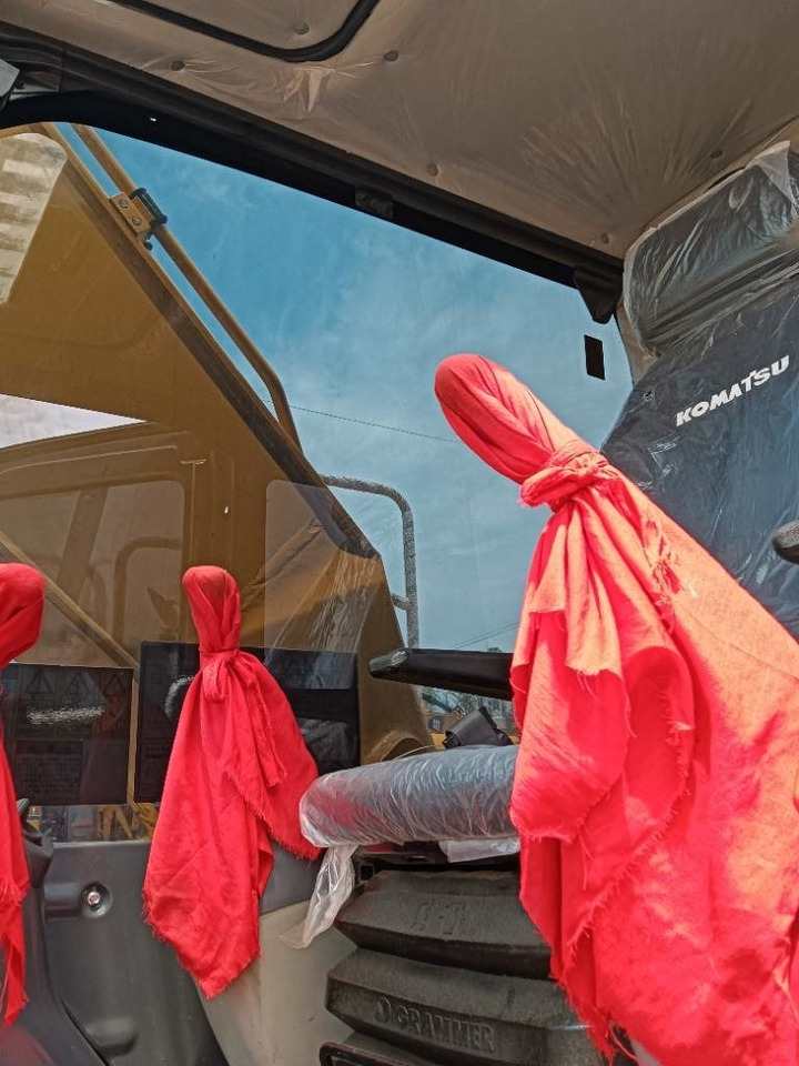 Komatsu PC 210 - Pelle sur chenille: photos 4 Komatsu PC 210 - Pelle sur chenille: photos 4