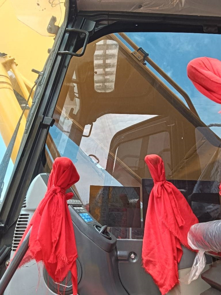 Komatsu PC 210 - Pelle sur chenille: photos 5 Komatsu PC 210 - Pelle sur chenille: photos 5