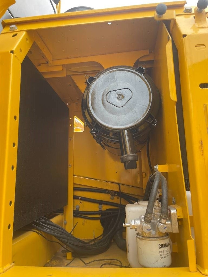 Komatsu PC 220 - Pelle sur chenille: photos 3 Komatsu PC 220 - Pelle sur chenille: photos 3