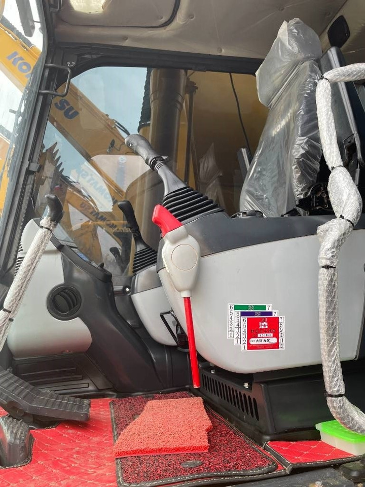 Komatsu PC 220  - Pelle sur chenille: photos 3 Komatsu PC 220  - Pelle sur chenille: photos 3