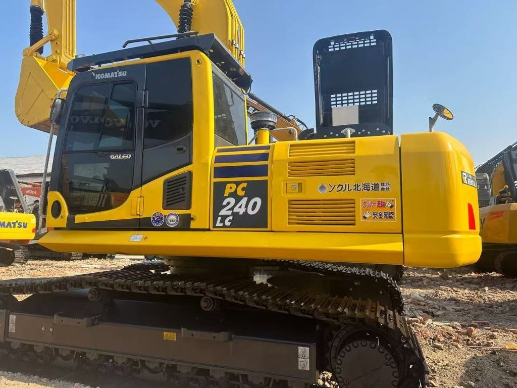 Komatsu PC 240 - Pelle sur chenille: photos 5 Komatsu PC 240 - Pelle sur chenille: photos 5