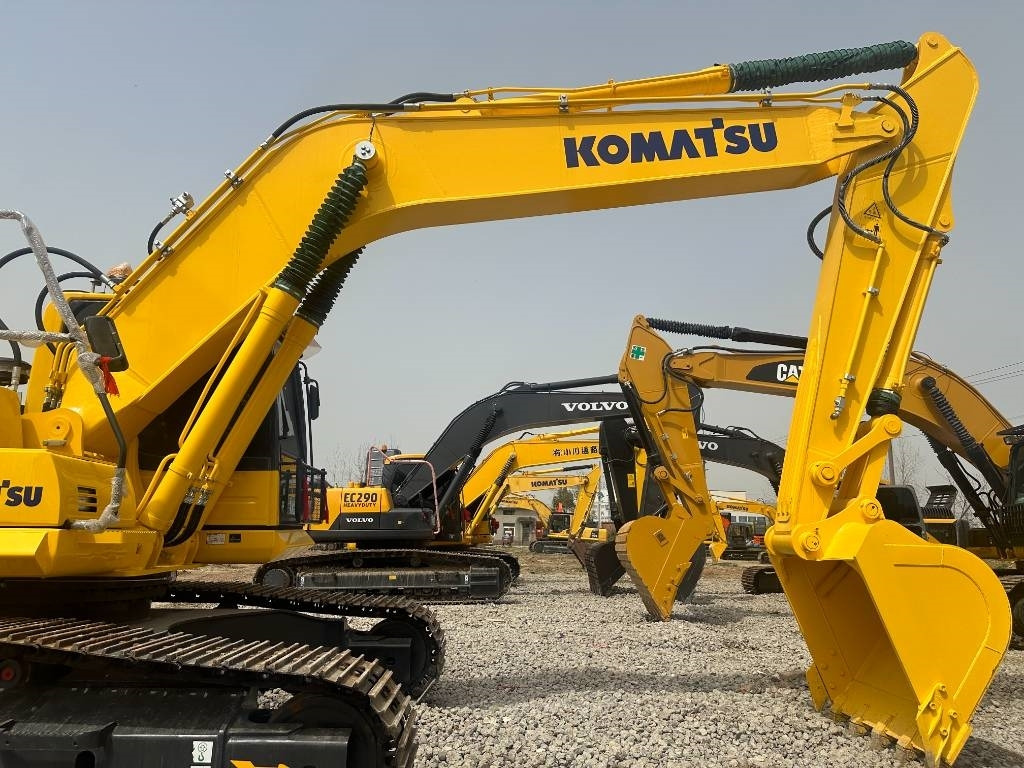 Komatsu PC 240 - Pelle sur chenille: photos 2 Komatsu PC 240 - Pelle sur chenille: photos 2
