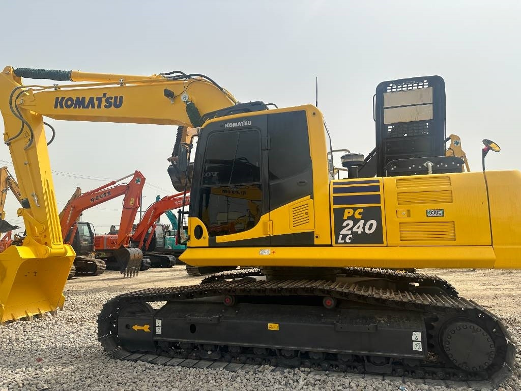 Komatsu PC 240 - Pelle sur chenille: photos 3 Komatsu PC 240 - Pelle sur chenille: photos 3