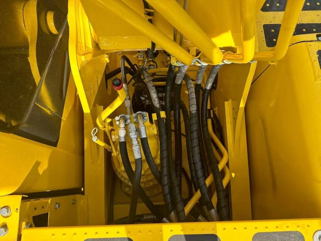 Komatsu PC 240 - Pelle sur chenille: photos 3 Komatsu PC 240 - Pelle sur chenille: photos 3