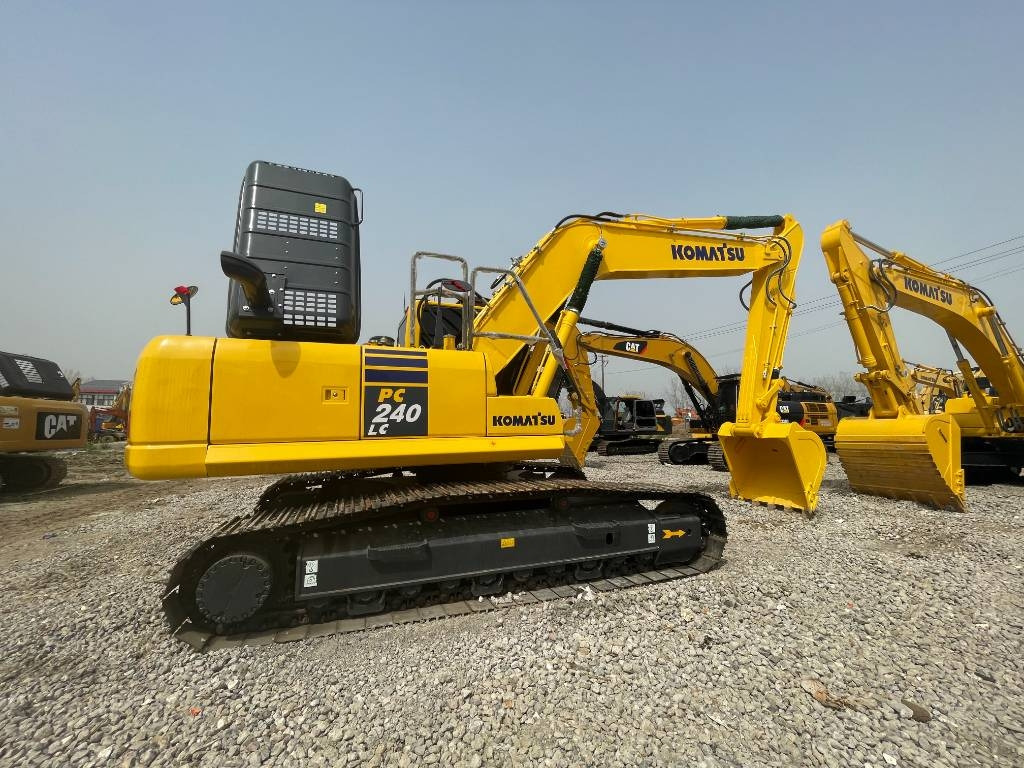 Komatsu PC 240 - Pelle sur chenille: photos 1 Komatsu PC 240 - Pelle sur chenille: photos 1