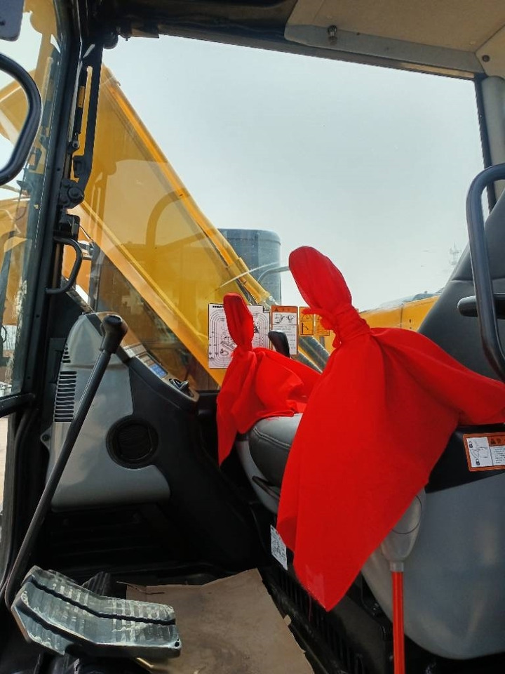 Komatsu PC 60 - Pelle sur chenille: photos 5 Komatsu PC 60 - Pelle sur chenille: photos 5