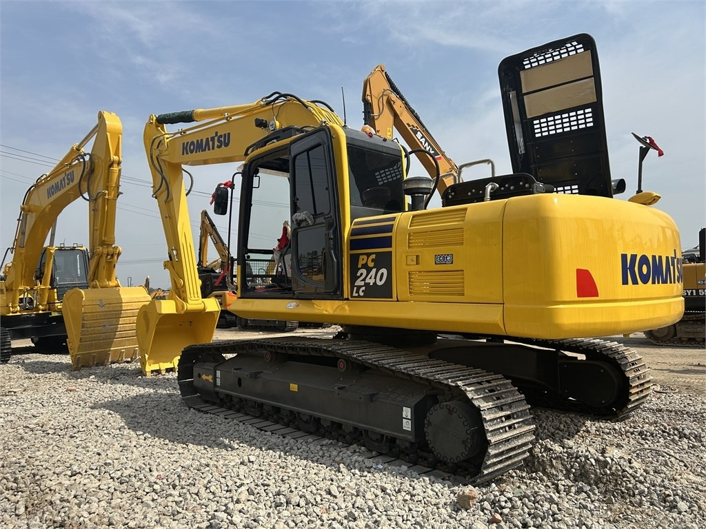 Komatsu PC240 - Pelle sur chenille: photos 2 Komatsu PC240 - Pelle sur chenille: photos 2