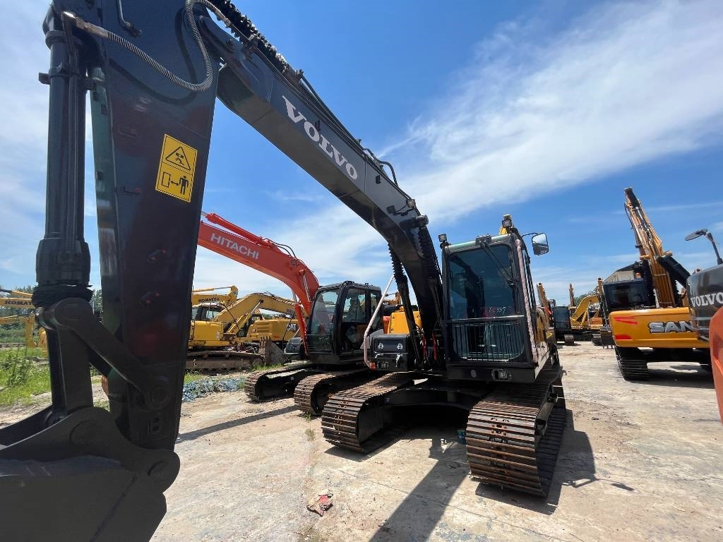 Volvo EC 140 - Pelle sur chenille: photos 1 Volvo EC 140 - Pelle sur chenille: photos 1