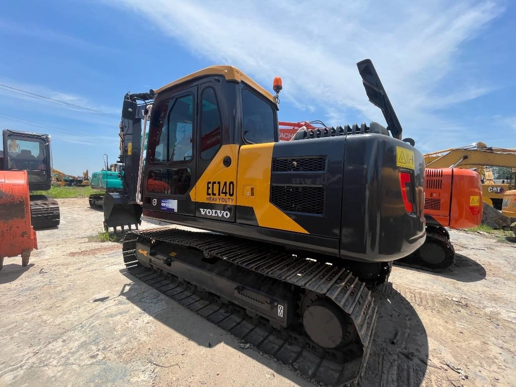 Volvo EC 140 - Pelle sur chenille: photos 2 Volvo EC 140 - Pelle sur chenille: photos 2