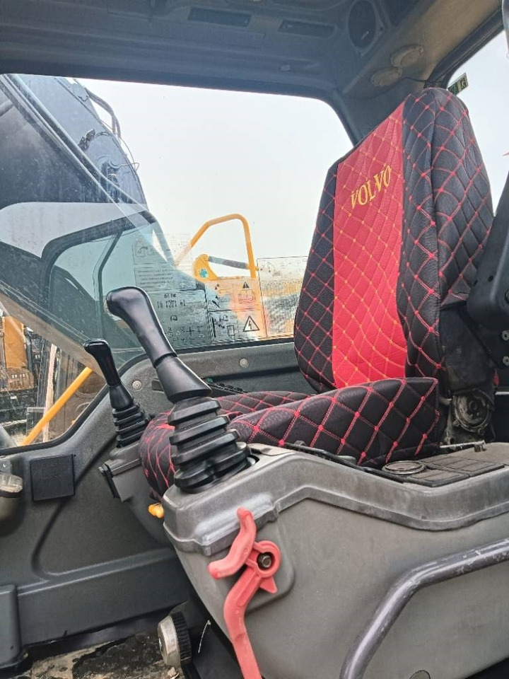 Volvo EC 210 - Pelle sur chenille: photos 4 Volvo EC 210 - Pelle sur chenille: photos 4