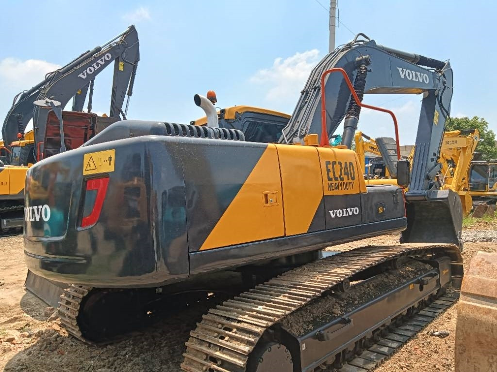 Volvo EC 240 - Pelle sur chenille: photos 1 Volvo EC 240 - Pelle sur chenille: photos 1