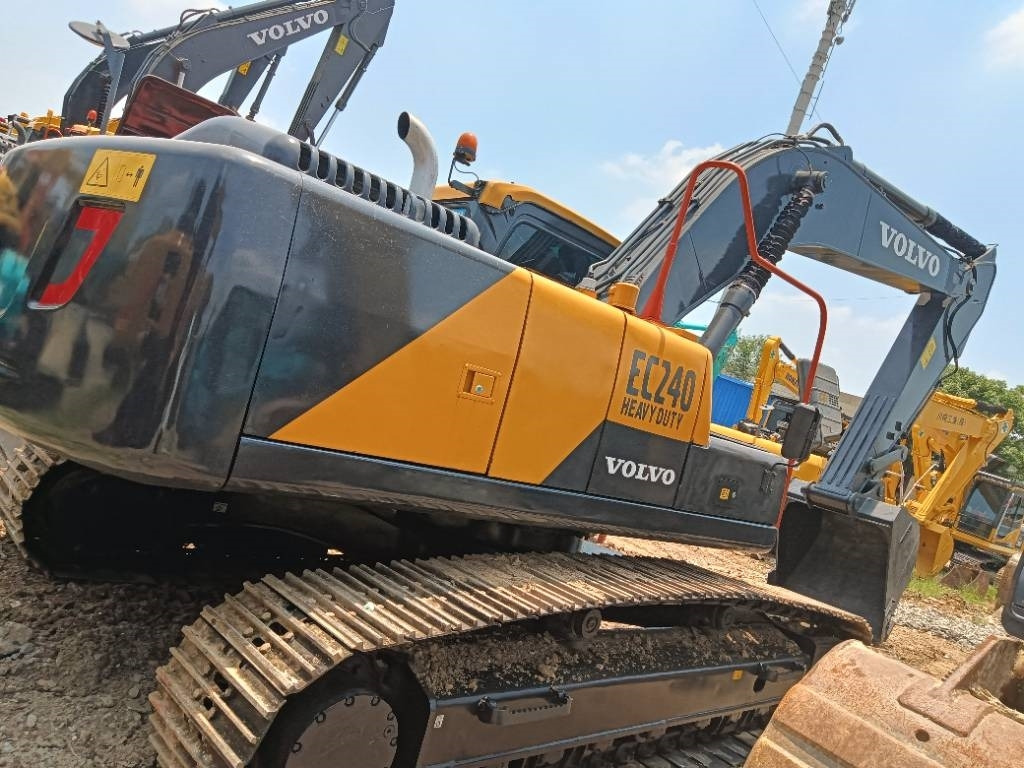 Volvo EC 240 - Pelle sur chenille: photos 2 Volvo EC 240 - Pelle sur chenille: photos 2