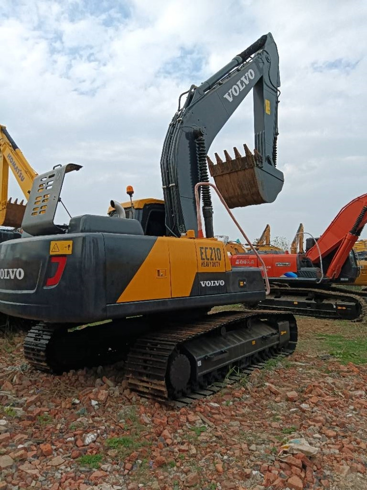 Volvo EC 240 - Pelle sur chenille: photos 1 Volvo EC 240 - Pelle sur chenille: photos 1