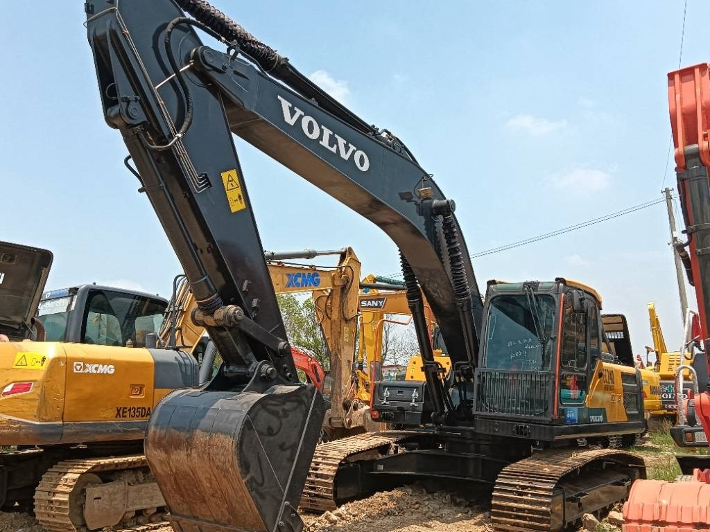 Volvo EC 240 - Pelle sur chenille: photos 2 Volvo EC 240 - Pelle sur chenille: photos 2