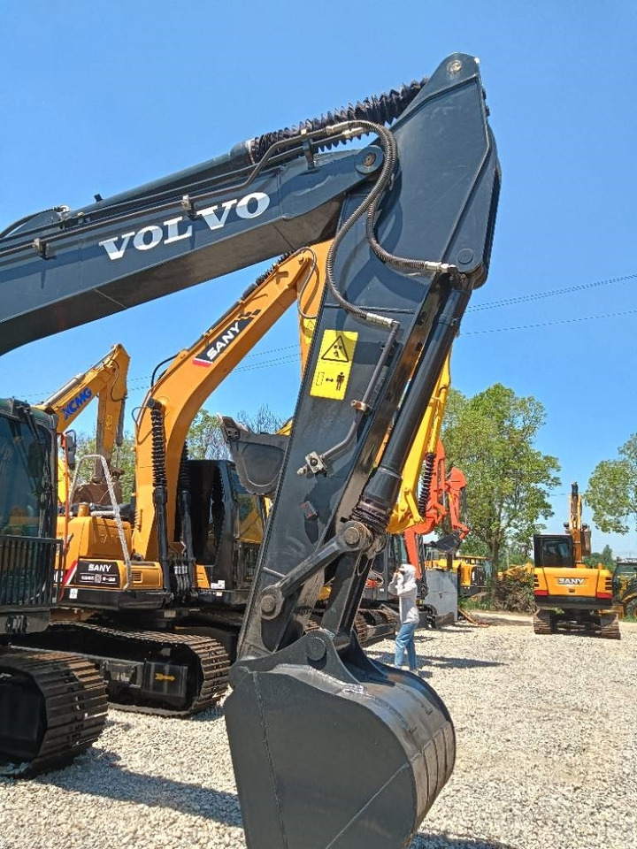Volvo EC140 - Pelle sur chenille: photos 2 Volvo EC140 - Pelle sur chenille: photos 2