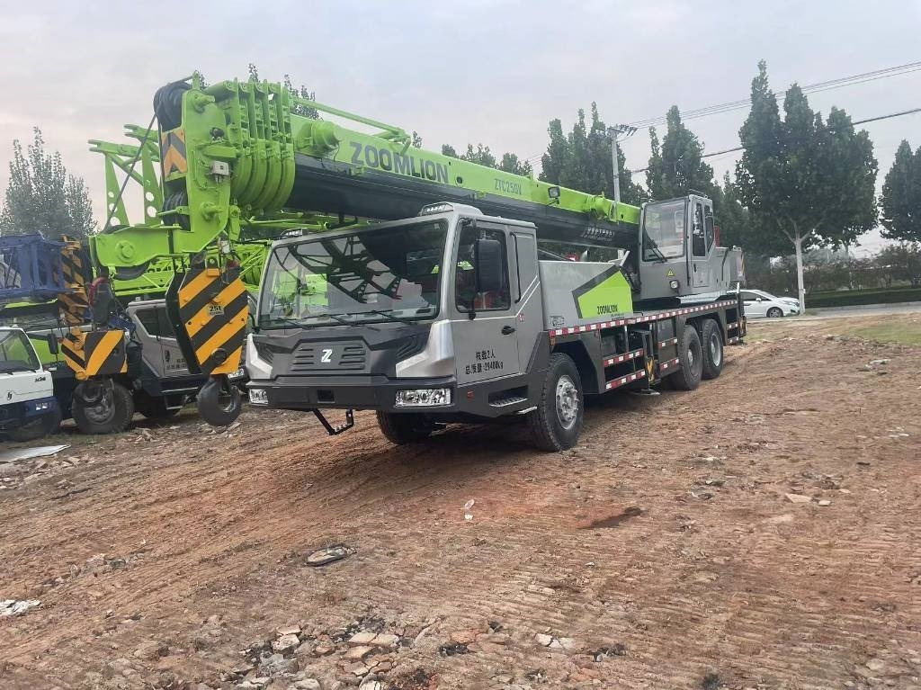 Zoomlion ZTC 500 V - Grue tout-terrain: photos 3 Zoomlion ZTC 500 V - Grue tout-terrain: photos 3
