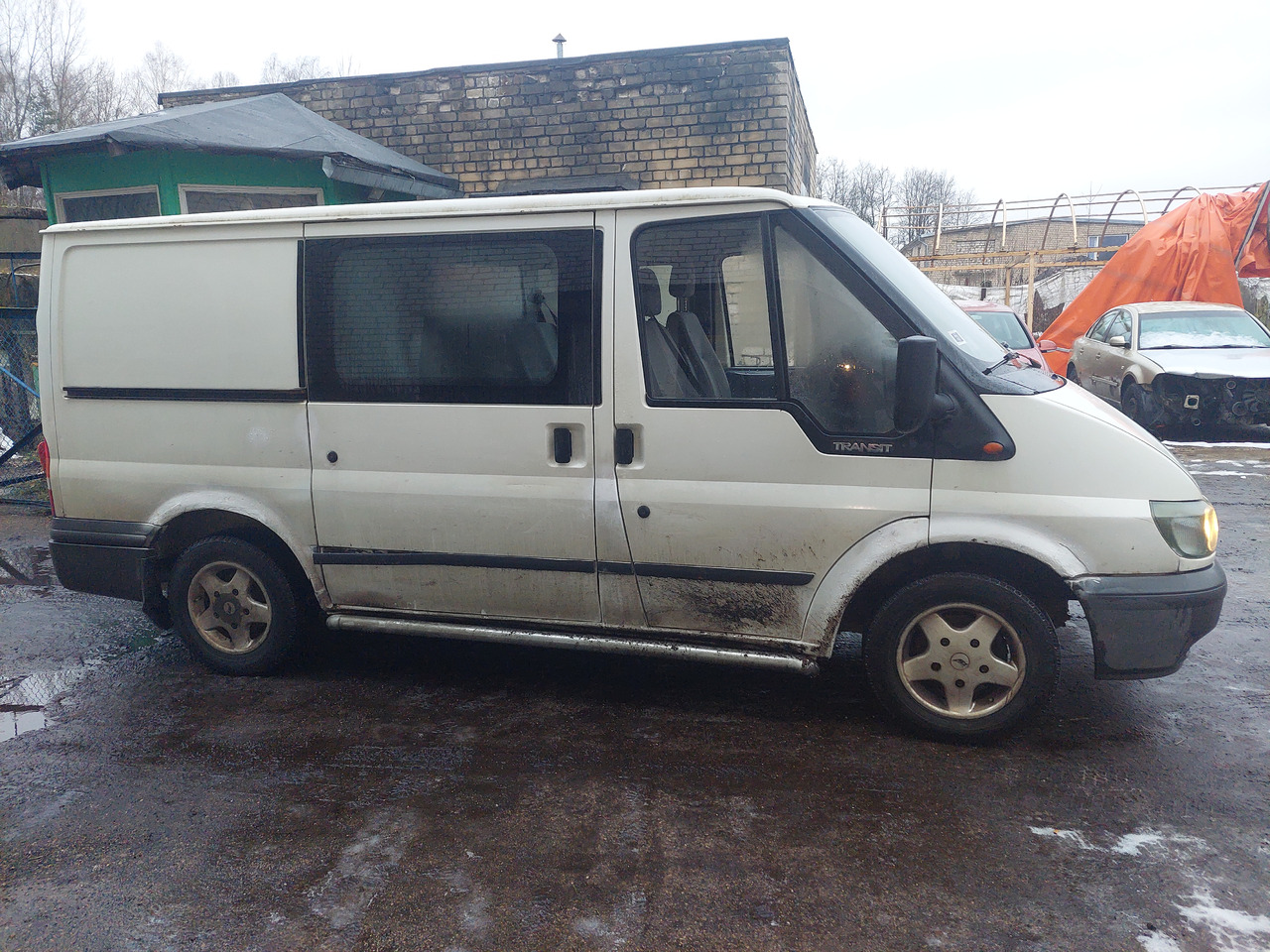 FORD - Utilitaire double cabine: photos 2 FORD - Utilitaire double cabine: photos 2