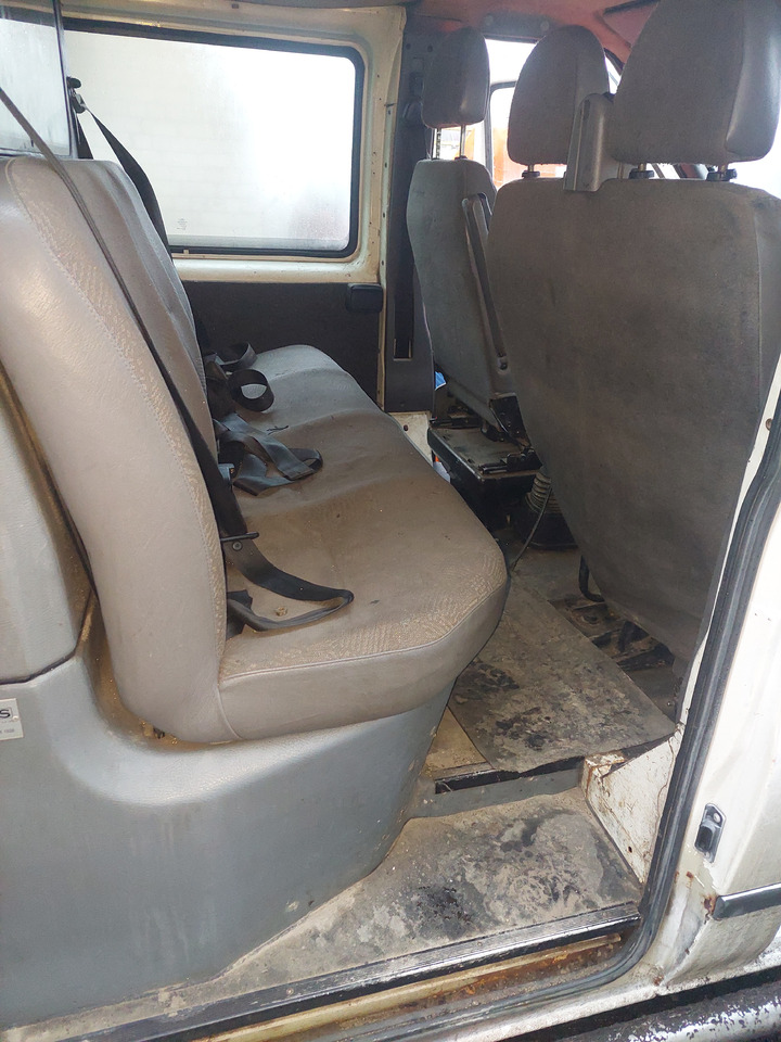 FORD - Utilitaire double cabine: photos 4 FORD - Utilitaire double cabine: photos 4