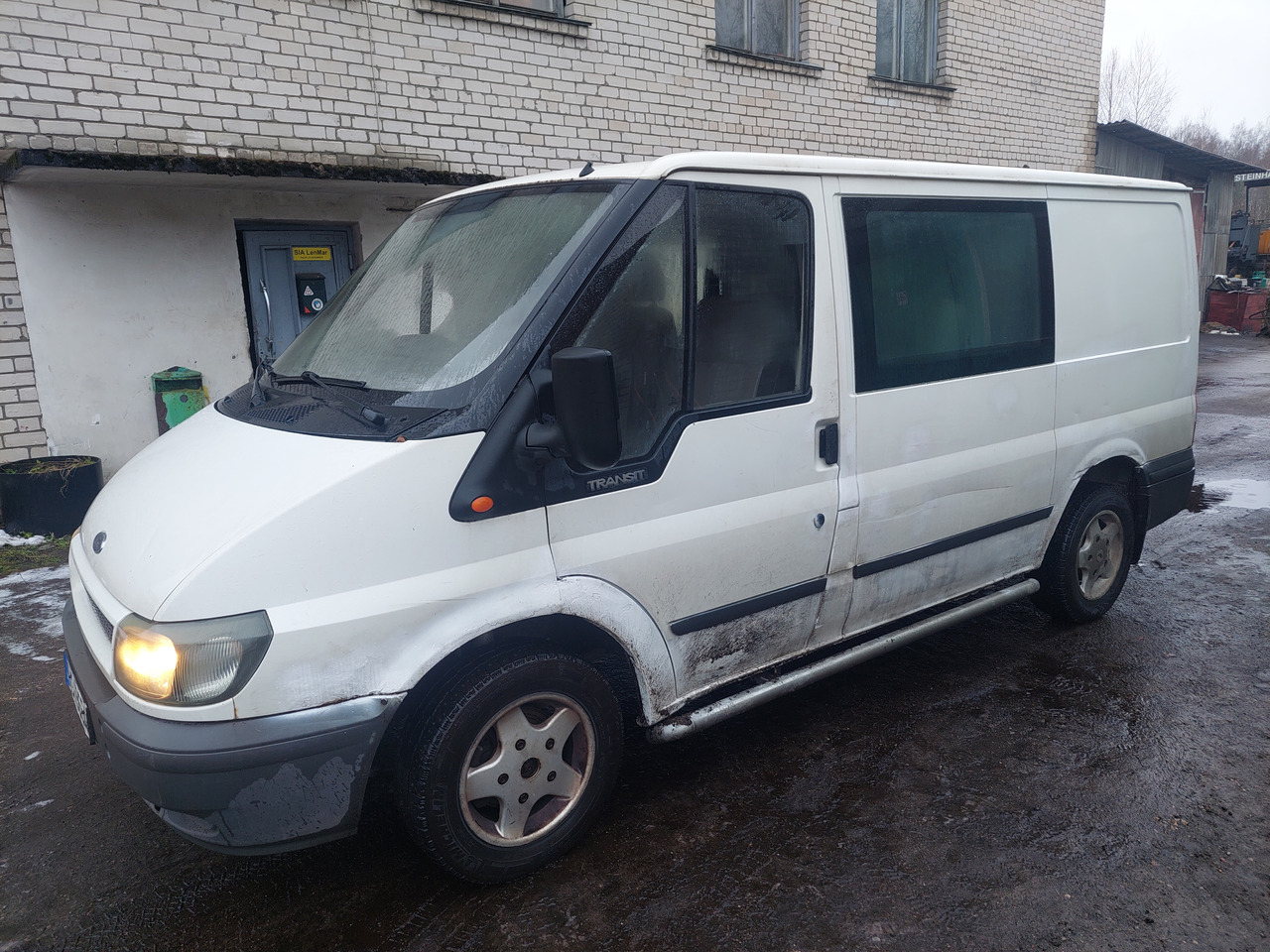 FORD - Utilitaire double cabine: photos 1 FORD - Utilitaire double cabine: photos 1