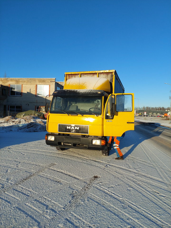 MAN - Camion à rideaux coulissants: photos 1 MAN - Camion à rideaux coulissants: photos 1