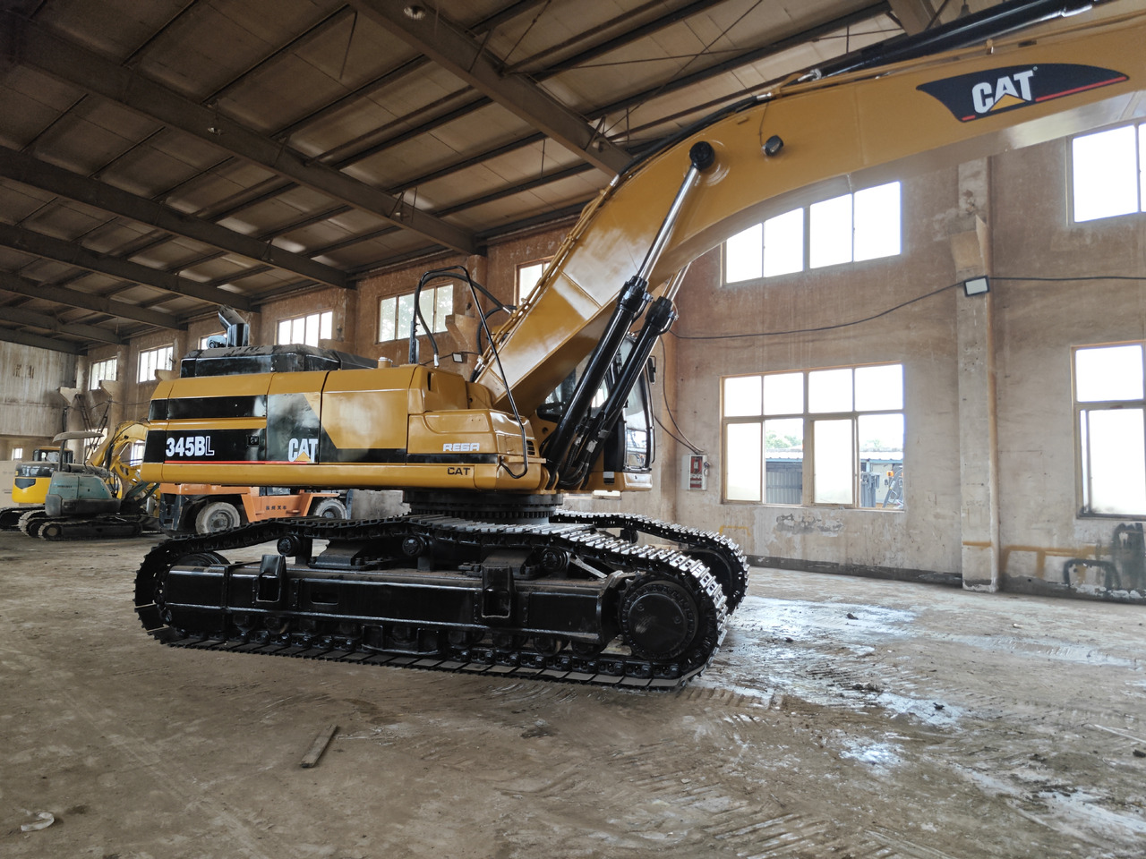 CATERPILLAR 345B - Pelle sur chenille: photos 3 CATERPILLAR 345B - Pelle sur chenille: photos 3
