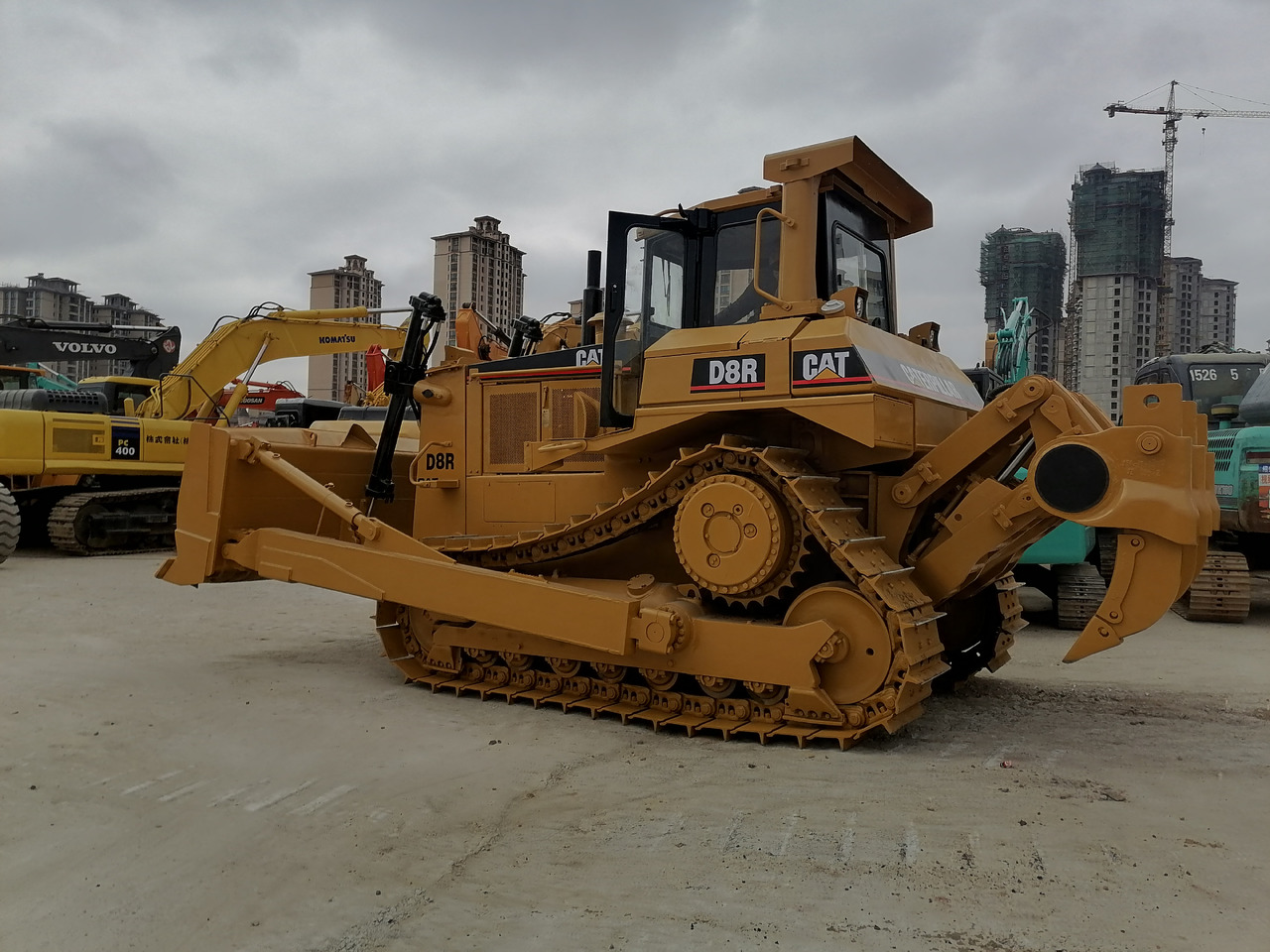 CATERPILLAR D8R - Bulldozer: photos 1 CATERPILLAR D8R - Bulldozer: photos 1