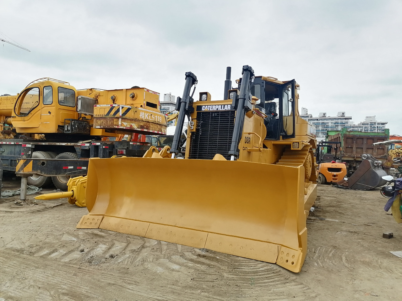 CATERPILLAR D8R - Bulldozer: photos 2 CATERPILLAR D8R - Bulldozer: photos 2