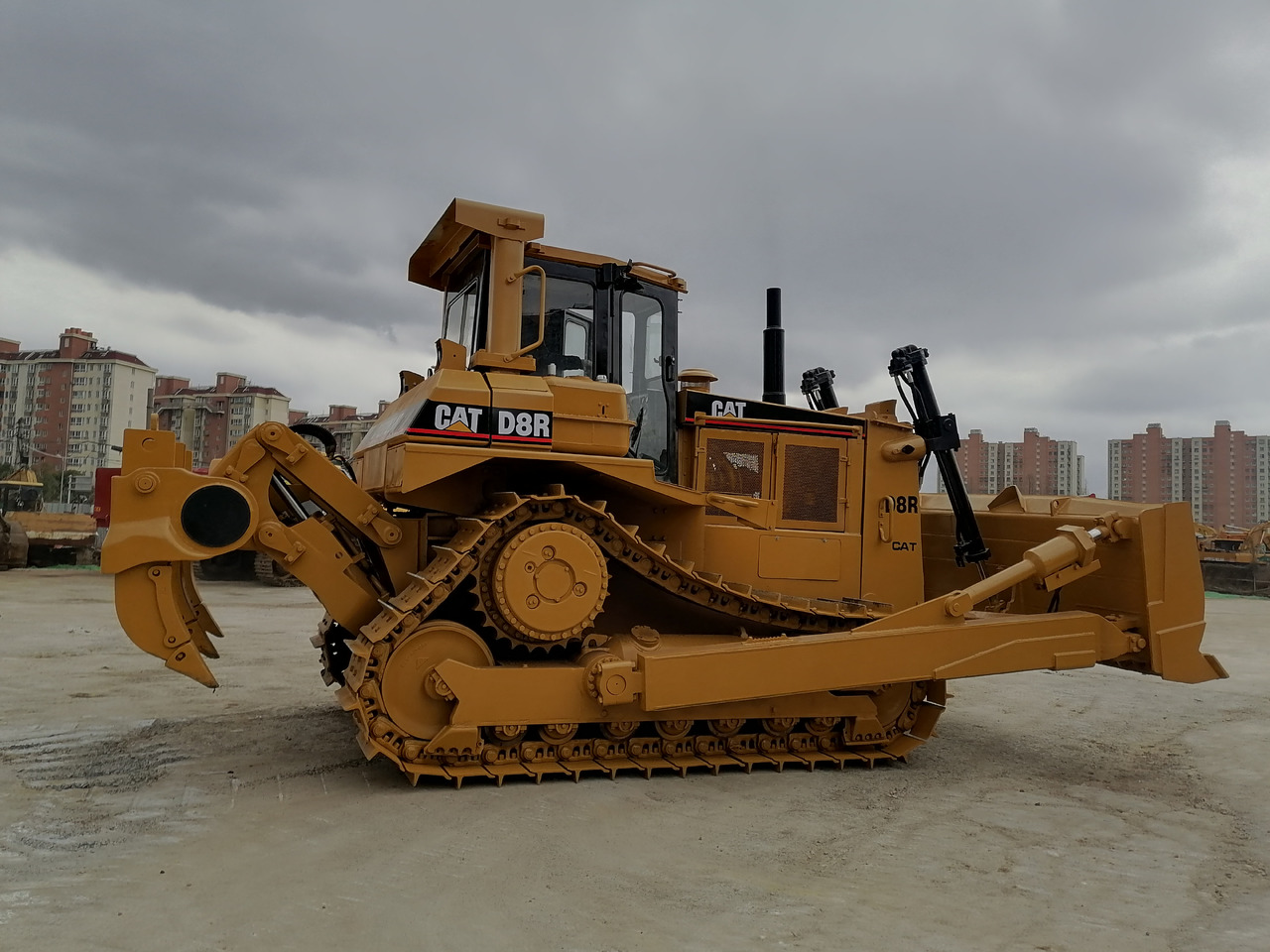 CATERPILLAR D8R - Bulldozer: photos 3 CATERPILLAR D8R - Bulldozer: photos 3