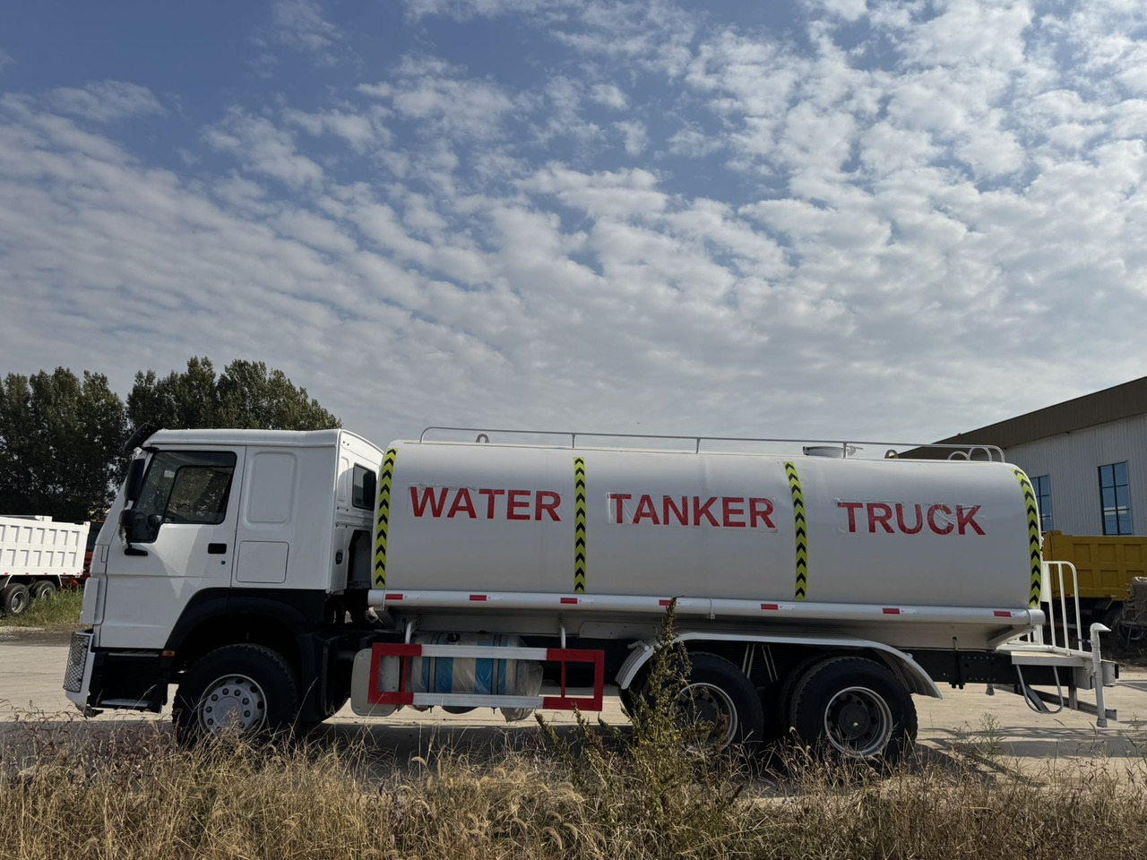 HOWO 371 Tank truck - Camion citerne: photos 4 HOWO 371 Tank truck - Camion citerne: photos 4
