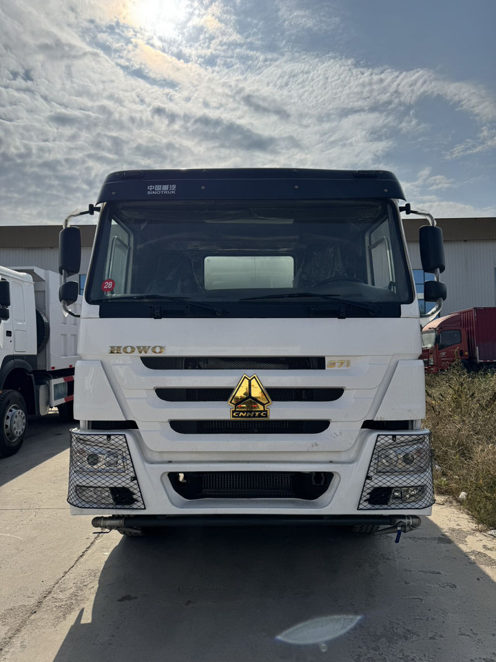 HOWO 371 Water Tanker Truck - Camion citerne: photos 2 HOWO 371 Water Tanker Truck - Camion citerne: photos 2