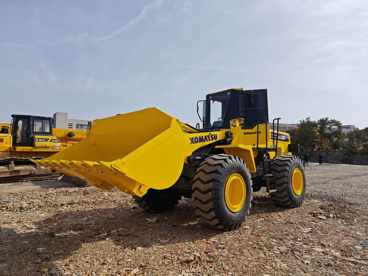 KOMATSU WA380 - Chargeuse sur pneus: photos 2 KOMATSU WA380 - Chargeuse sur pneus: photos 2