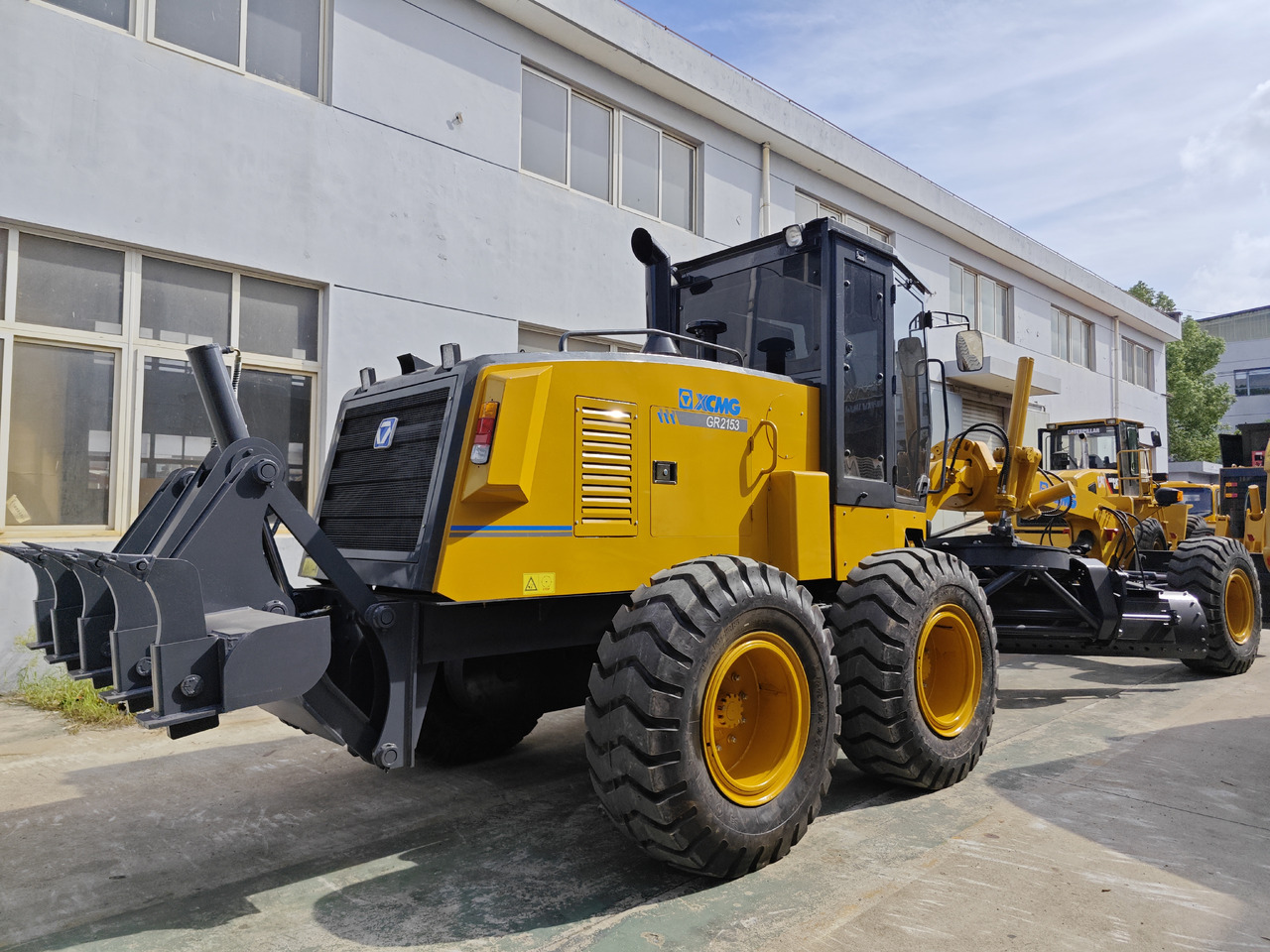XCMG GR215 used motor grader - Niveleuse: photos 5 XCMG GR215 used motor grader - Niveleuse: photos 5