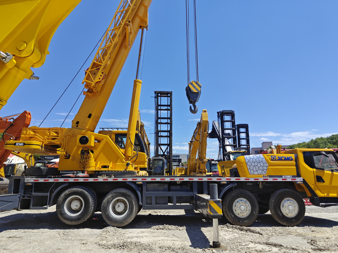 XCMG QY50KC Used truck crane XCMG XCT50 50ton - Niveleuse: photos 3 XCMG QY50KC Used truck crane XCMG XCT50 50ton - Niveleuse: photos 3