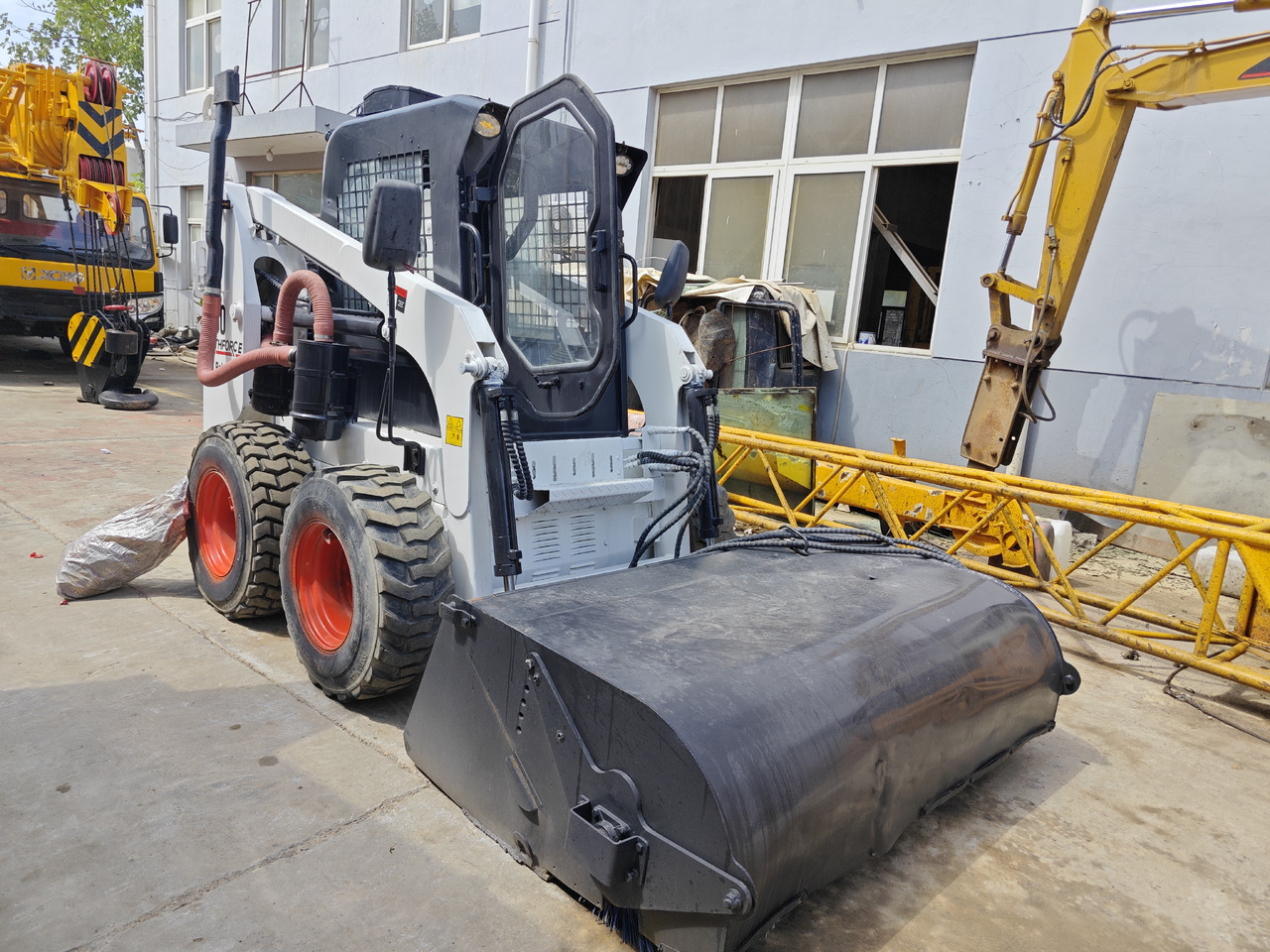 Bobcat S300 - Mini chargeuse: photos 3 Bobcat S300 - Mini chargeuse: photos 3