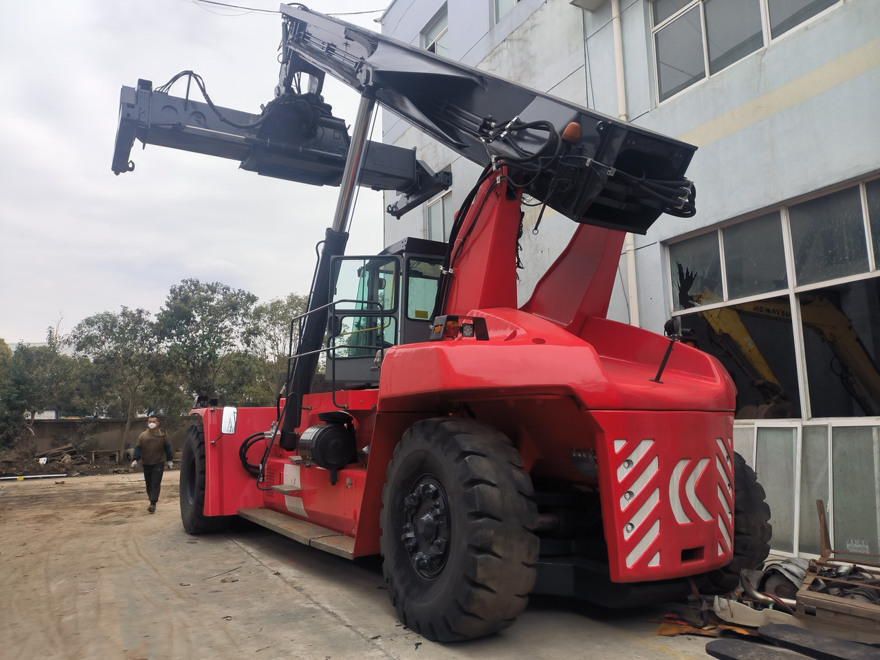 Kalmar DRF450 Used Reach stacker/Container forklift - Reach stacker: photos 1 Kalmar DRF450 Used Reach stacker/Container forklift - Reach stacker: photos 1