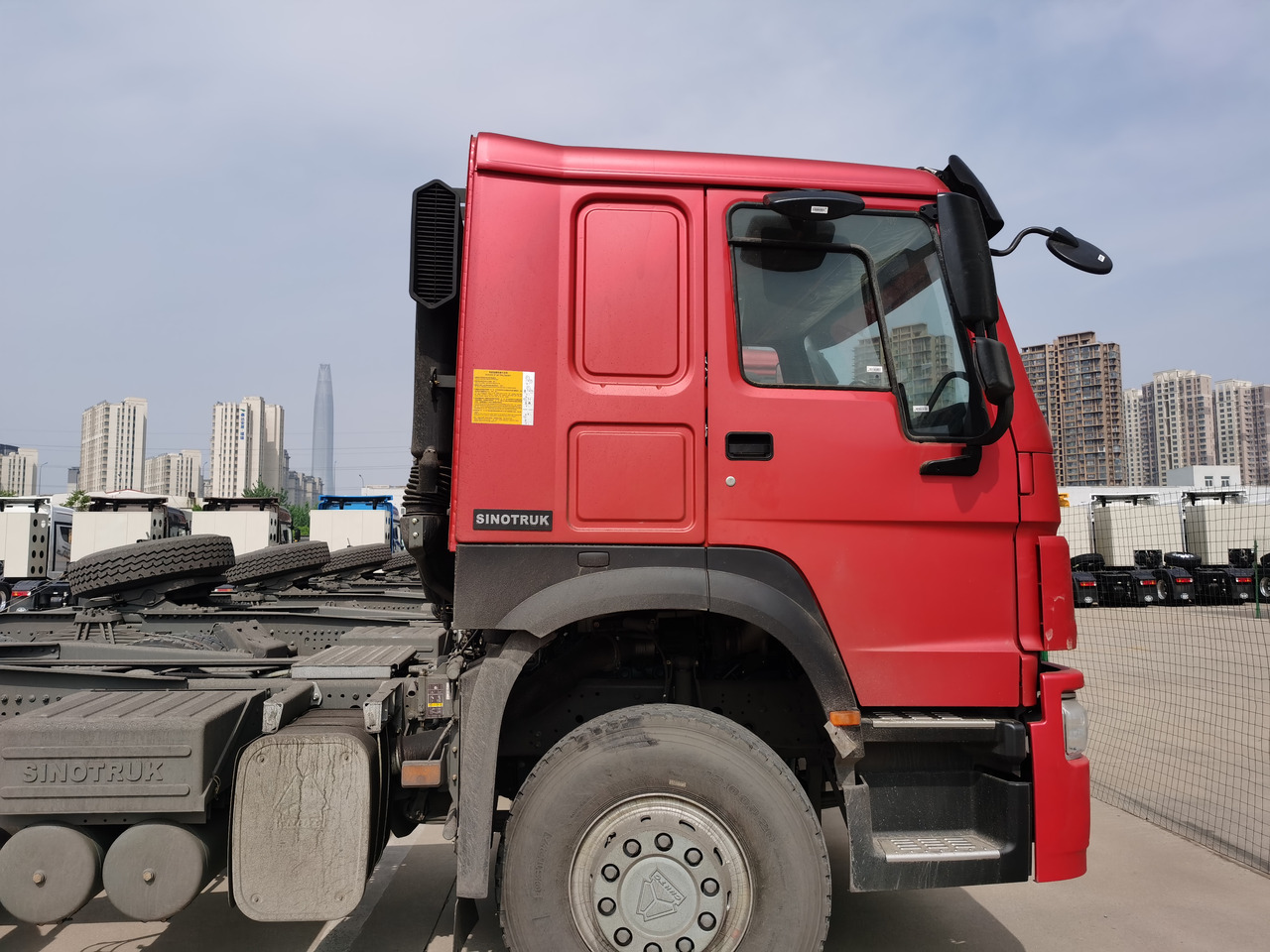 SINOTRUK ZZ4257V3247B - Tracteur routier: photos 3 SINOTRUK ZZ4257V3247B - Tracteur routier: photos 3