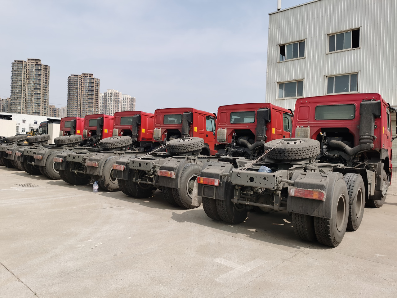 SINOTRUK ZZ4257V3247B - Tracteur routier: photos 4 SINOTRUK ZZ4257V3247B - Tracteur routier: photos 4