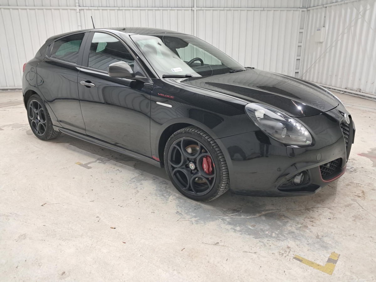 ALFA ROMEO ALFA GIULIETTA HATCHBACK - Voiture: photos 1 ALFA ROMEO ALFA GIULIETTA HATCHBACK - Voiture: photos 1