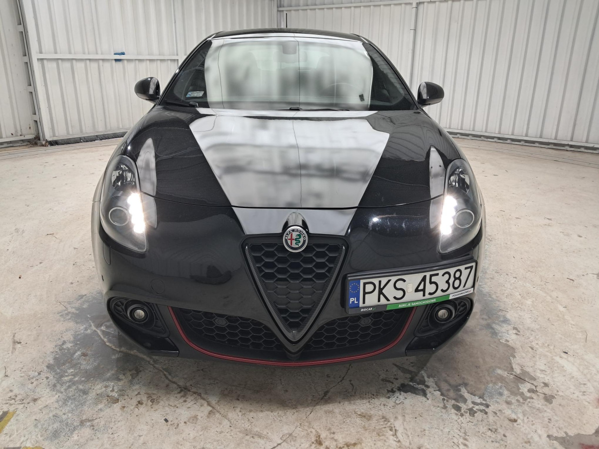 ALFA ROMEO ALFA GIULIETTA HATCHBACK - Voiture: photos 3 ALFA ROMEO ALFA GIULIETTA HATCHBACK - Voiture: photos 3