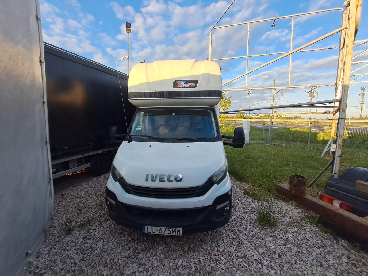 IVECO 35S18 PLANDEKA - Véhicule utilitaire plateau baché: photos 2 IVECO 35S18 PLANDEKA - Véhicule utilitaire plateau baché: photos 2