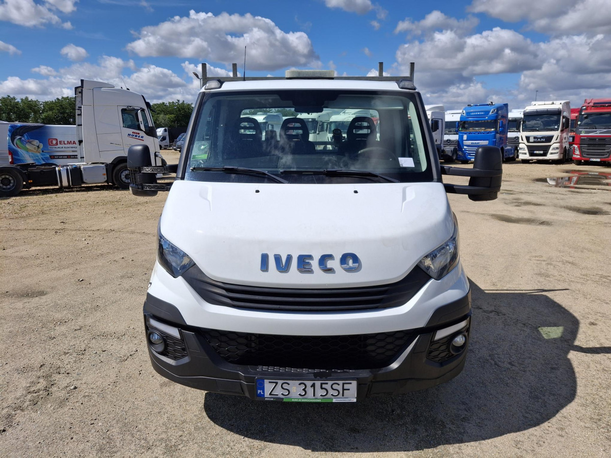 IVECO DAILY DOKA - Utilitaire double cabine: photos 3 IVECO DAILY DOKA - Utilitaire double cabine: photos 3