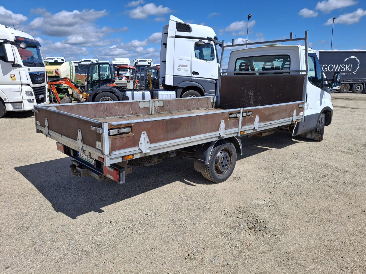 IVECO DAILY DOKA - Utilitaire double cabine: photos 5 IVECO DAILY DOKA - Utilitaire double cabine: photos 5